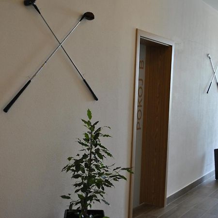 Hotel Golf Jezera Ostrožská Nová Ves Kültér fotó
