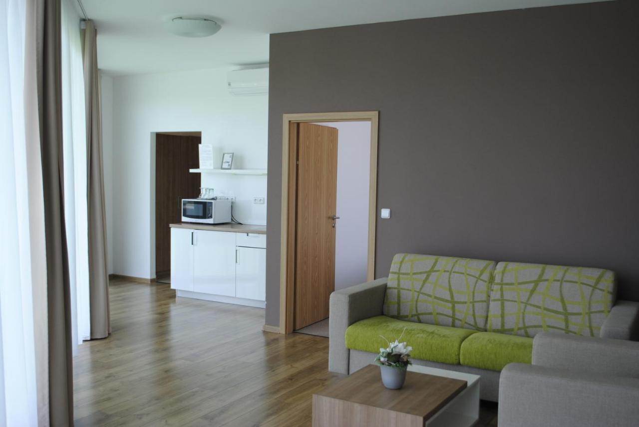 Hotel Golf Jezera Ostrožská Nová Ves Kültér fotó