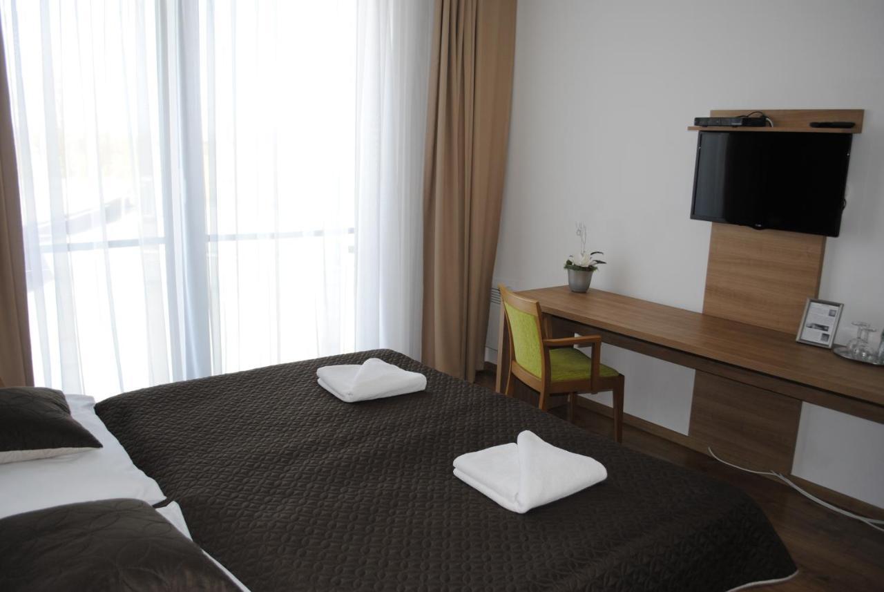 Hotel Golf Jezera Ostrožská Nová Ves Kültér fotó