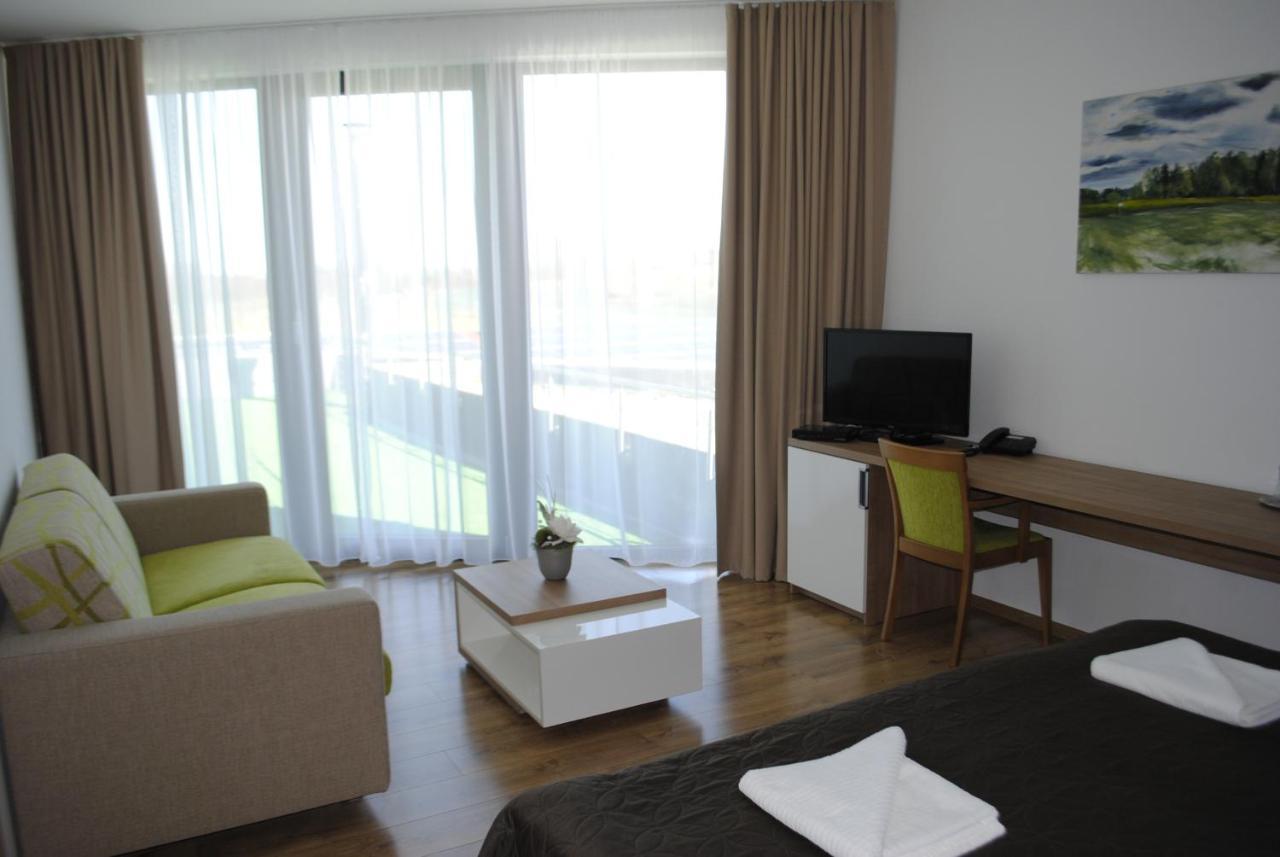 Hotel Golf Jezera Ostrožská Nová Ves Kültér fotó