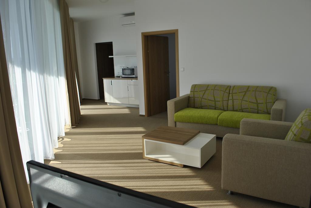 Hotel Golf Jezera Ostrožská Nová Ves Kültér fotó