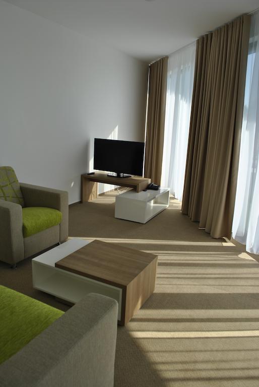 Hotel Golf Jezera Ostrožská Nová Ves Kültér fotó