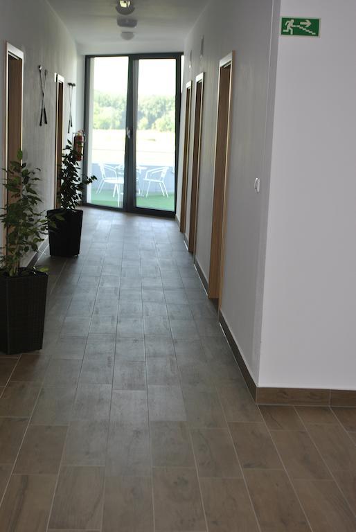 Hotel Golf Jezera Ostrožská Nová Ves Kültér fotó
