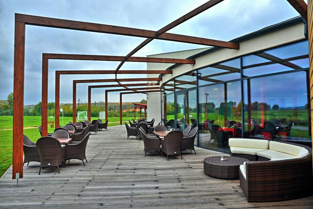 Hotel Golf Jezera Ostrožská Nová Ves Kültér fotó